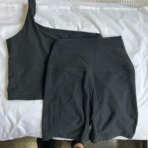 BEYOND YOGA ONE SHOULDER SET